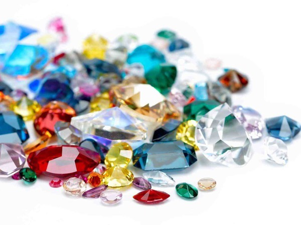 Как цвет камня влияет на ваше настроение и эмоциональное состояние