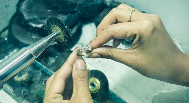 Ошибки в уходе за украшениями, которых следует избегать