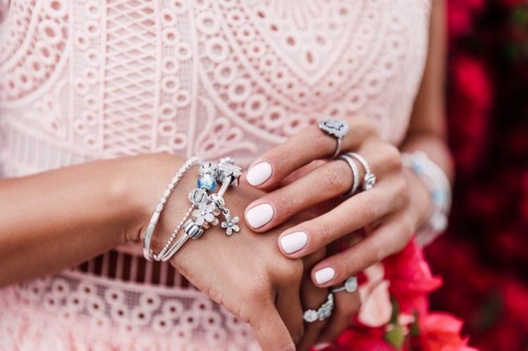 Секреты сочетания украшений с разными стилями одежды