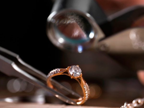 Как часто следует обслуживать ювелирные изделия